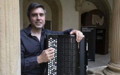 «El público se deja llevar con facilidad por la música basada en lo popular»